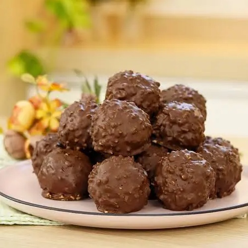 Bolinhas de chocolate em um prato